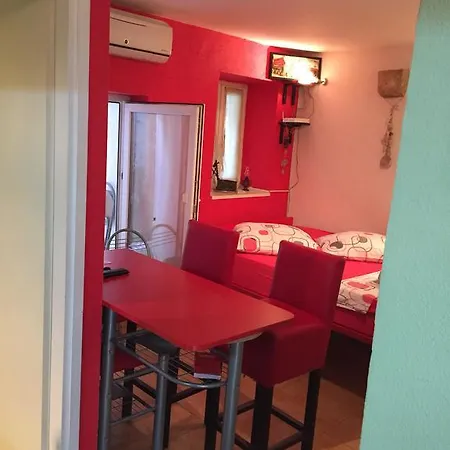Elena Apartment Split