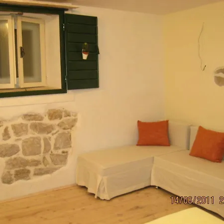 Elena Apartment Split