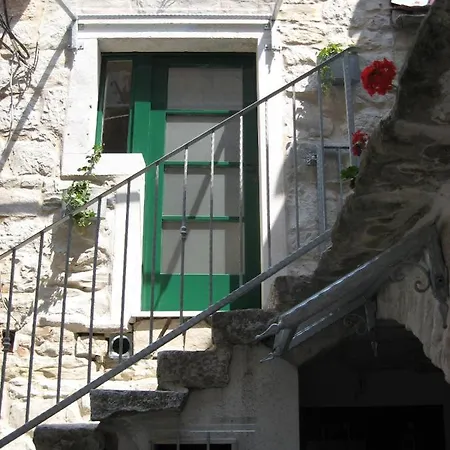 Elena Apartment *